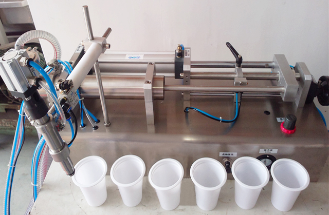 wine diffuser liquid filling machines handheld portable filling nozzles pneumatic filler equipment semi automatic solution filling machinery low viscosity liquid with Moveable filling head low cost 