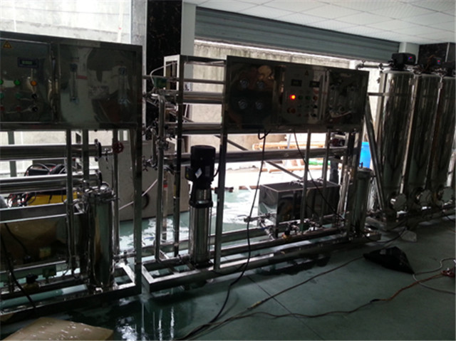 full view of Water purification system two stages stainless 