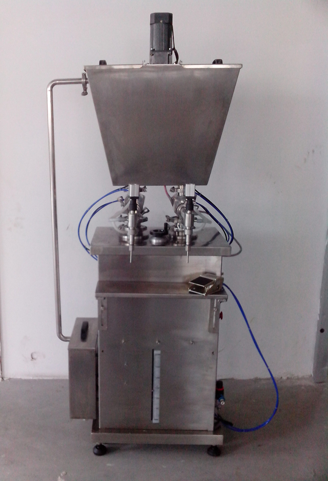 full view of double heads cream sauce filling machine semi a