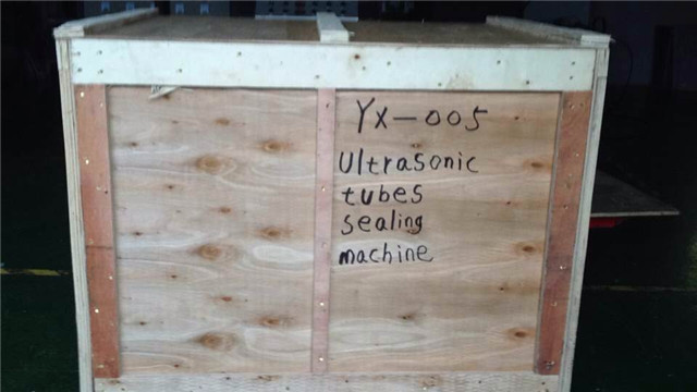 wooden packing of ultrasonic tubes sealing machine.jpg