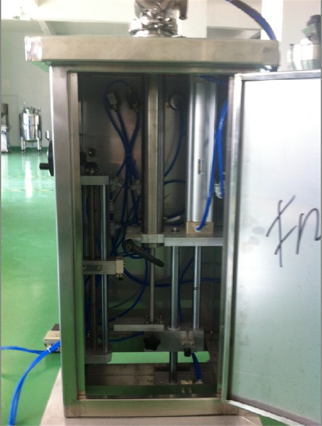 internal view of Vertical filling machine double heads 2000m