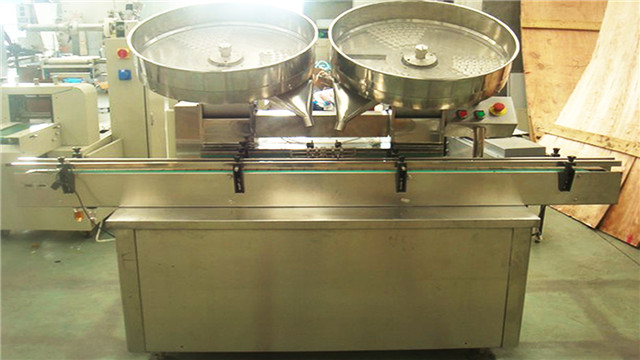 full view of  automatic capsule counting machine.jpg