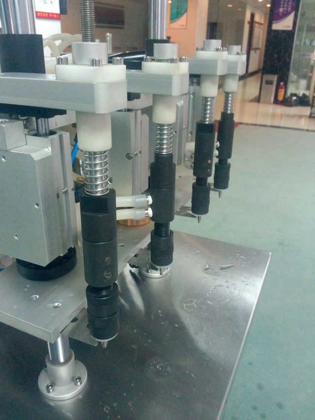 details of 4 heads Semi-automatic Filling Machine for Perfum