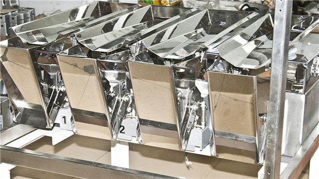 close details of filling heads of linear 4 heads weigher equ