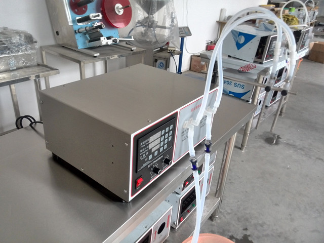 side view of YX-II semi auto magnetic pump filling machine f