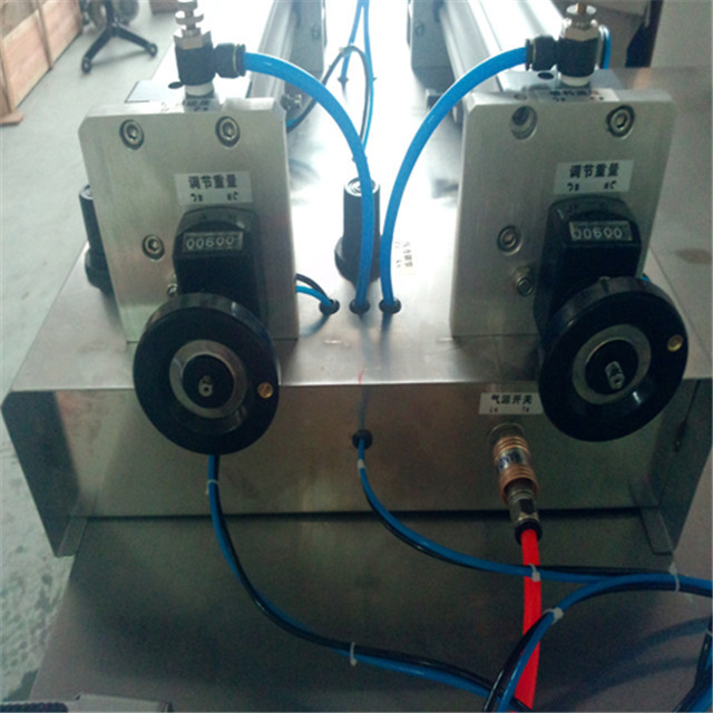 up-close photos of pneumatic liquid filling machine double h