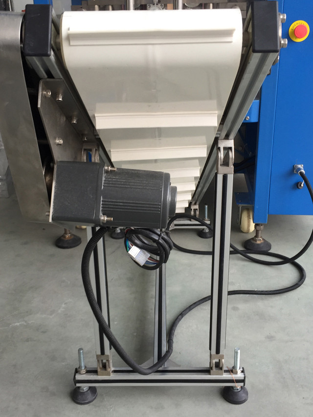conveyor belt for YX-500 granule form fill seal machine.jpg