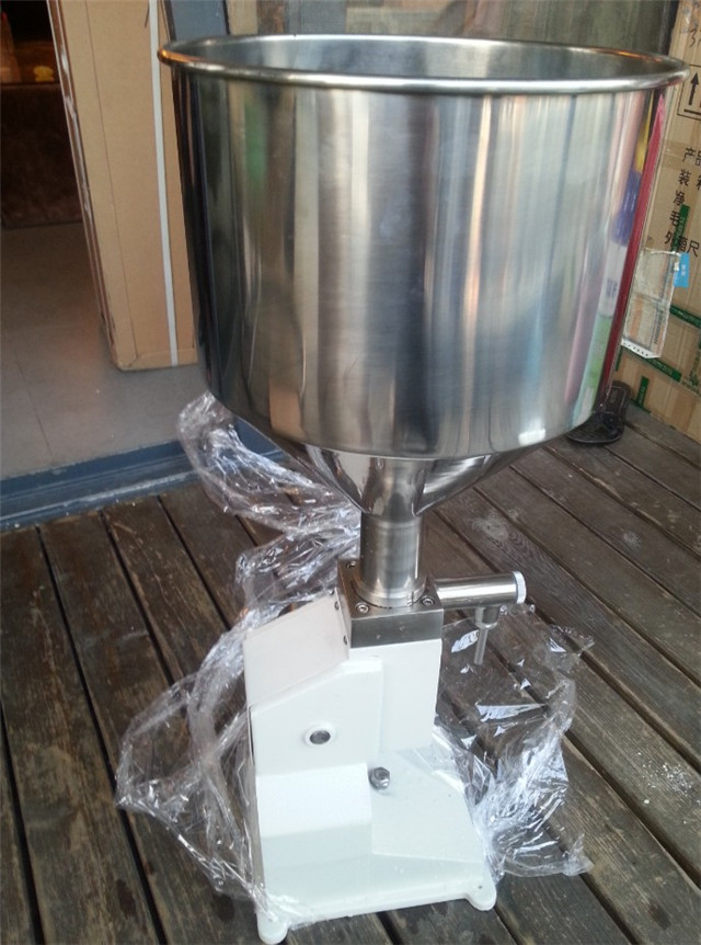 US customer ordered stainless steel manual liquid filling machine hand operated liquid filler Model YX-A03