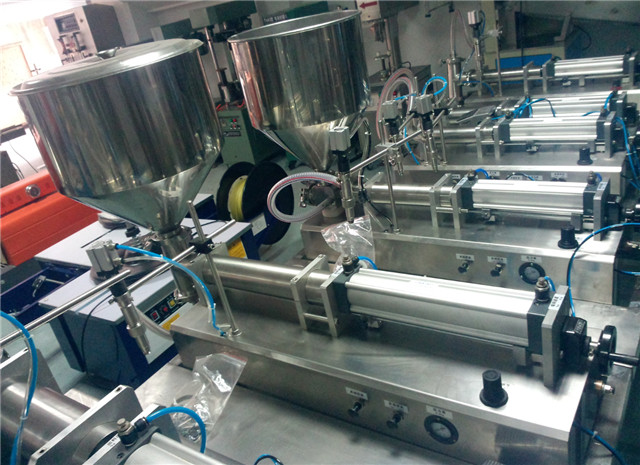 US customer ordered YX-LC02 semi automatic cream sauce filling machine with hopper and automtic linear filler YX-F04