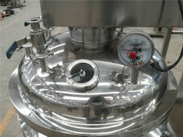 vessel of the 350L vacuum homogenizing emulsion machine with