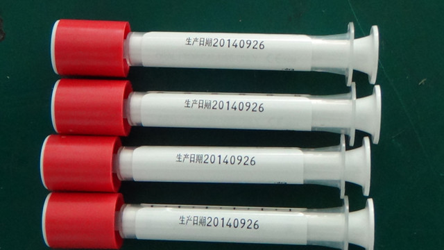 labeled syringes by the table top Syringe labeling machine s