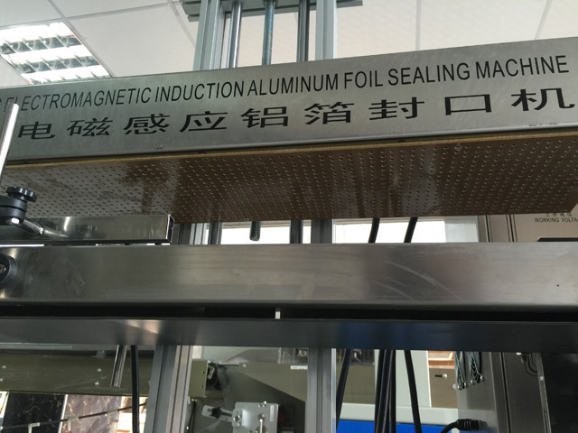 down view of the automatic induction aluminum foil sealing m