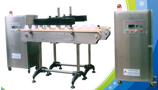 whole view of the auto induction aluminum foil sealer.jpg