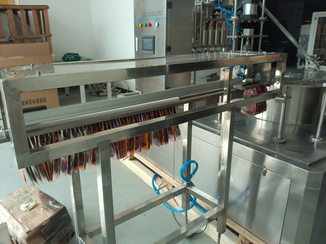 bag loading system for automatic standup pouch filling cappi