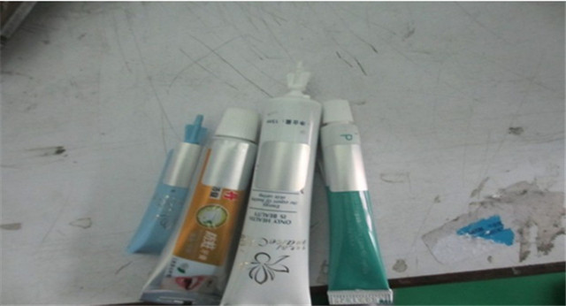 labelled samples by the round bottle labeller.jpg