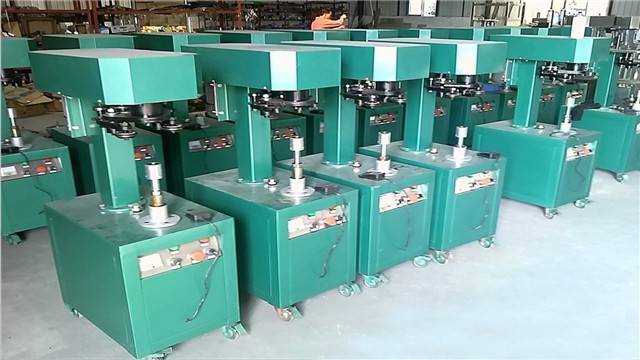 UAE Sharjah customer ordered electric cans sealing machine for glue metal aluminum cans