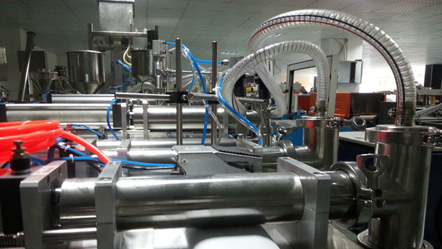 YX-LC02 pneumatic horizontal liquid paste filling machines.j