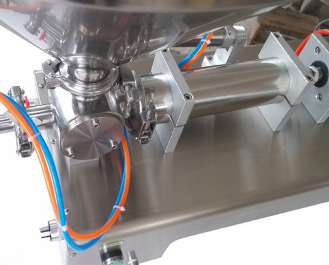 T-joint details of YX-LC03 portable liquid sauce filler.jpg