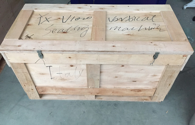 wooden case packaging for YX-V1000 vertical band sealer.jpg