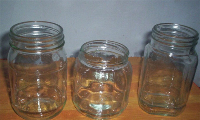 dried bottle by the hot air circulation drying oven.jpg