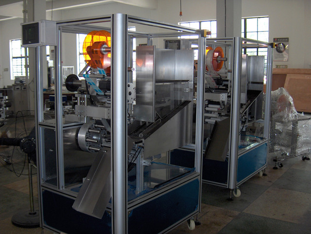 workshop for the automatic tubes labeling machines with mate