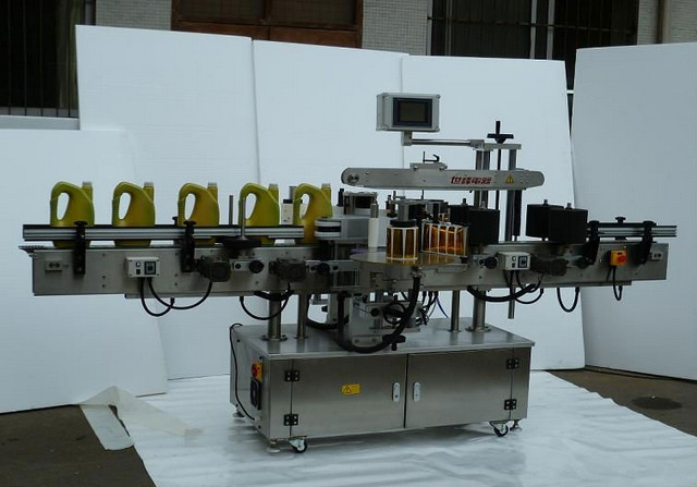 Double sided labelling machine automatic bottles two sides labller equipment China labelling machinery for shampoo lotion containers two side label applicator