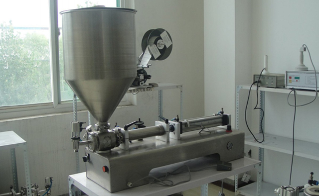 filling machines with vertical hopper.jpg
